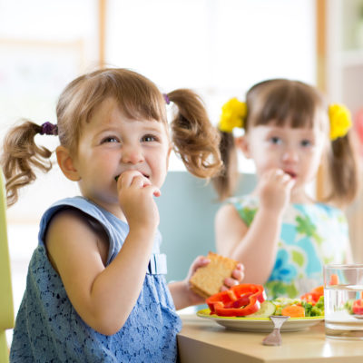 children eating food at preschool